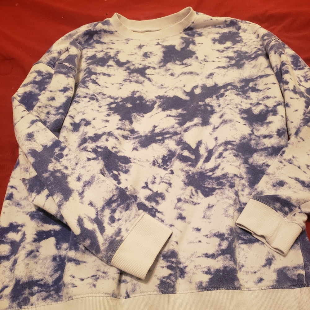 Very cute, blue and white sweatshirt